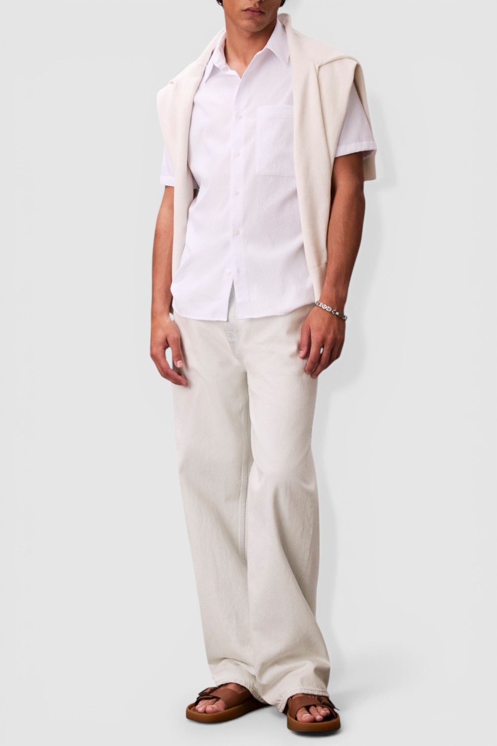 תמונת כל הלוק של חולצה מכופתרת קצרה